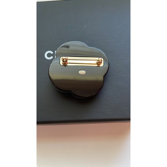 Chanel 19P Resin and Pearl Camellia Brooch - Unused - Picture 5 of 9